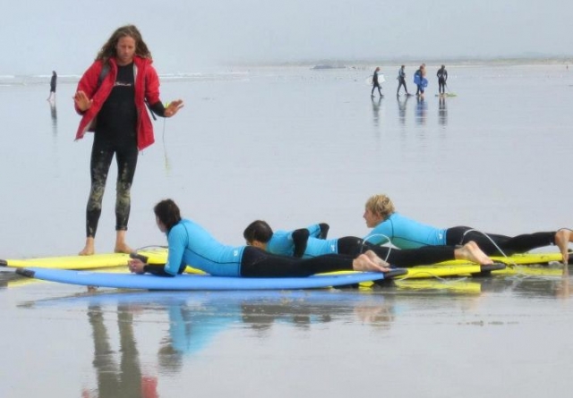  Clases de surf para todos los niveles cerca de Quimper 